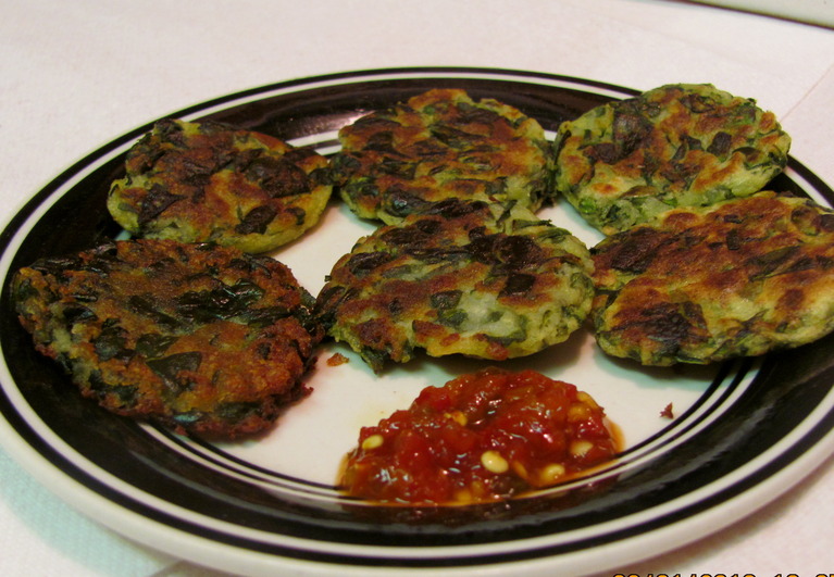 Add Spinach To Your Tikki To Make This Flavourful Aloo Palak Tikki Recipe